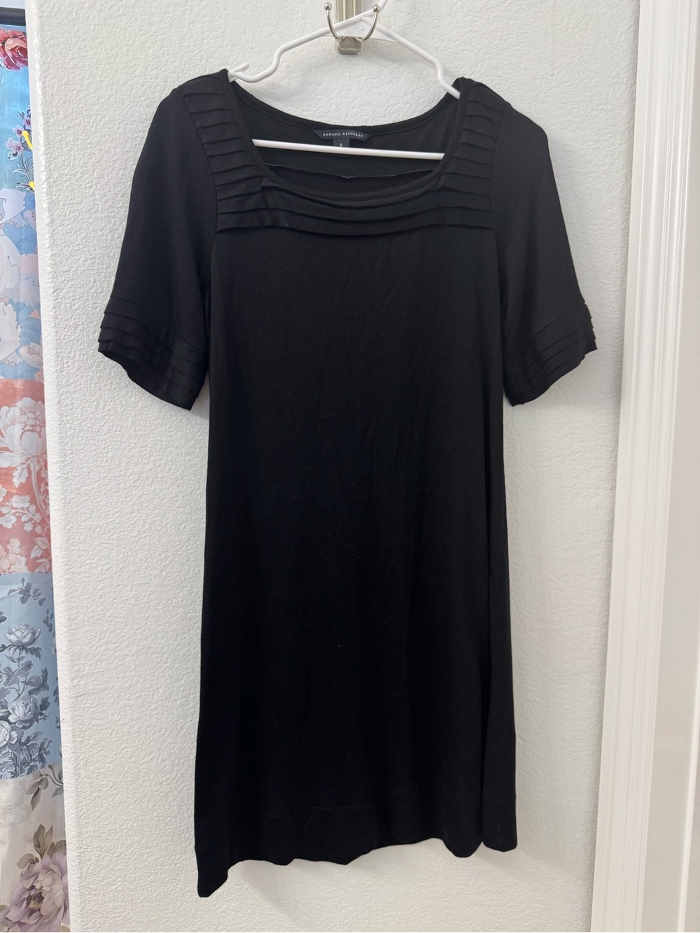 Banana Republic Black Short Sleeve Pleated-Trim Mini Dress Women’s Small